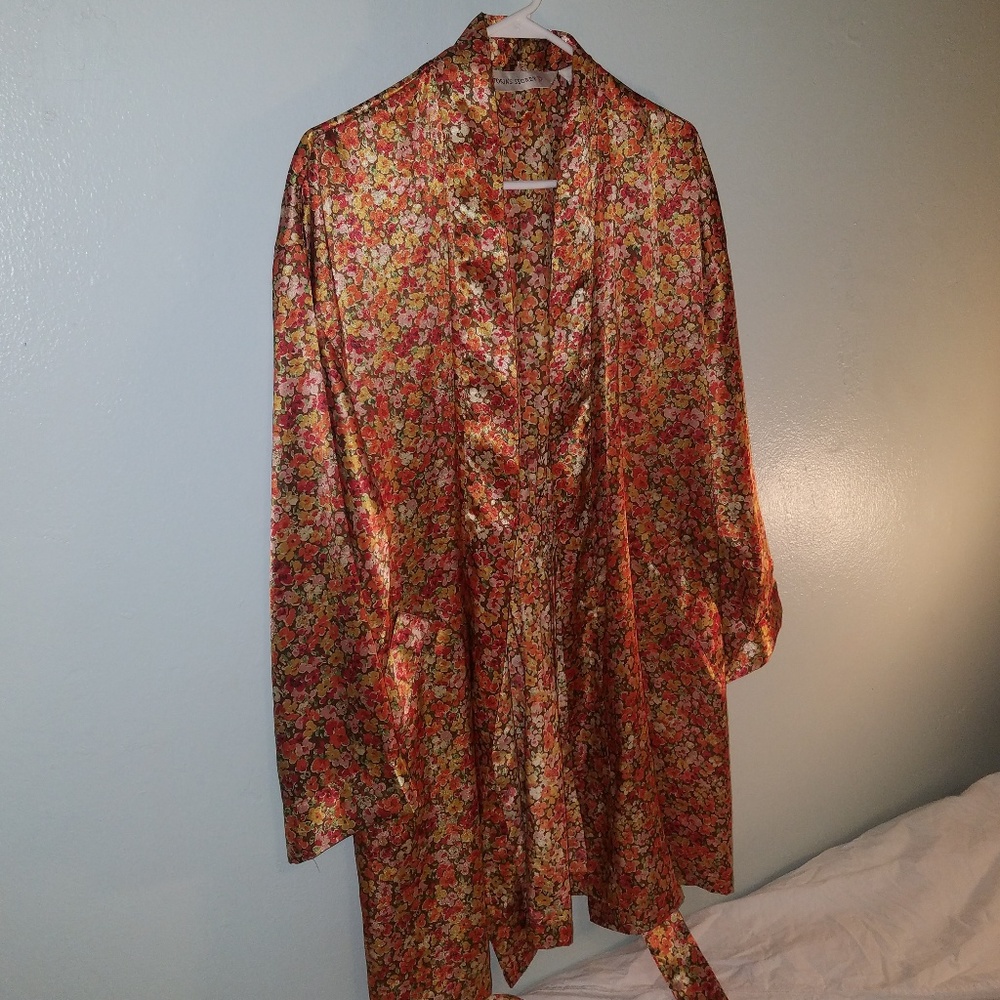 Floral/Summer/Spring Satin Victoria Secret Robe - Picture 2 of 4